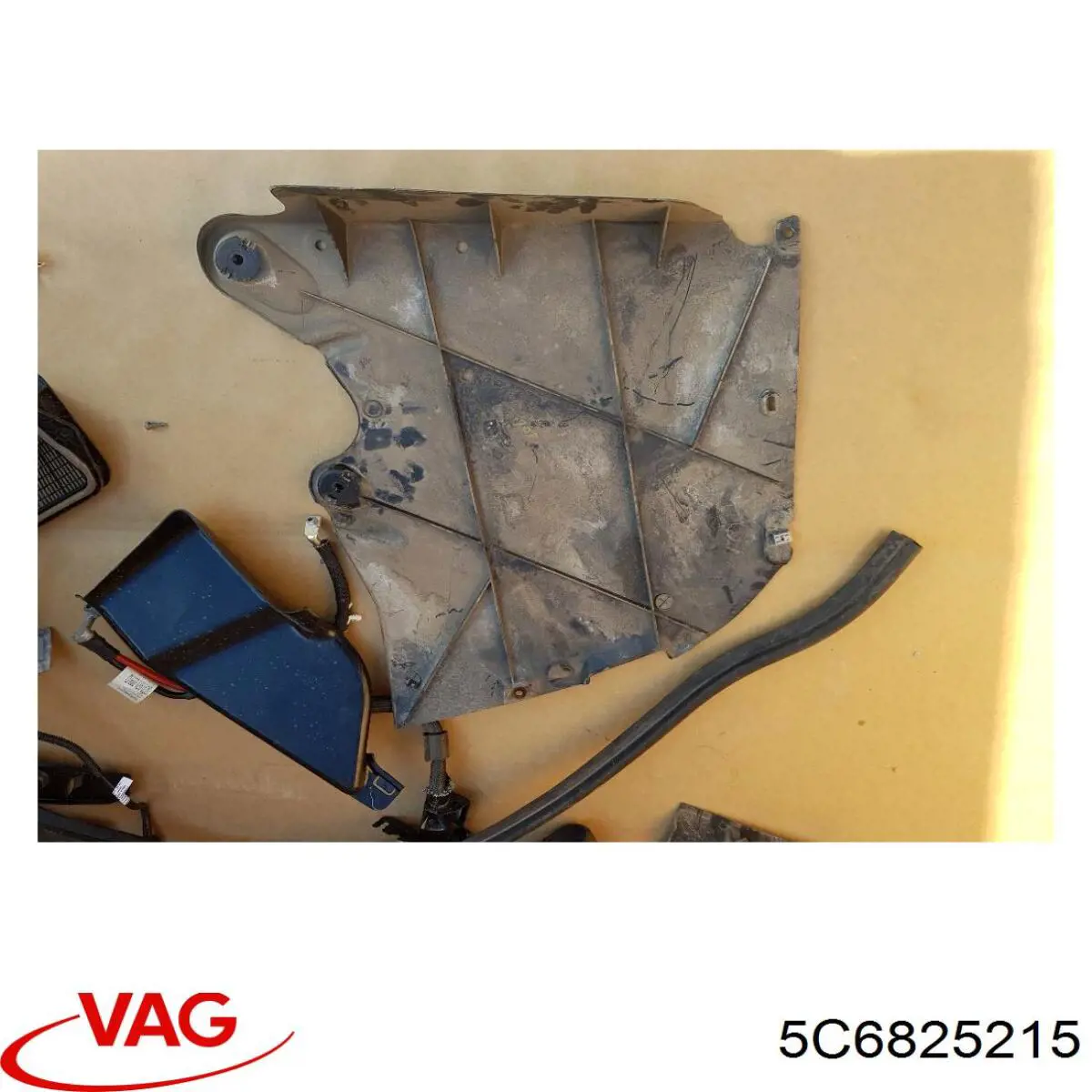 5C6825215 VAG 