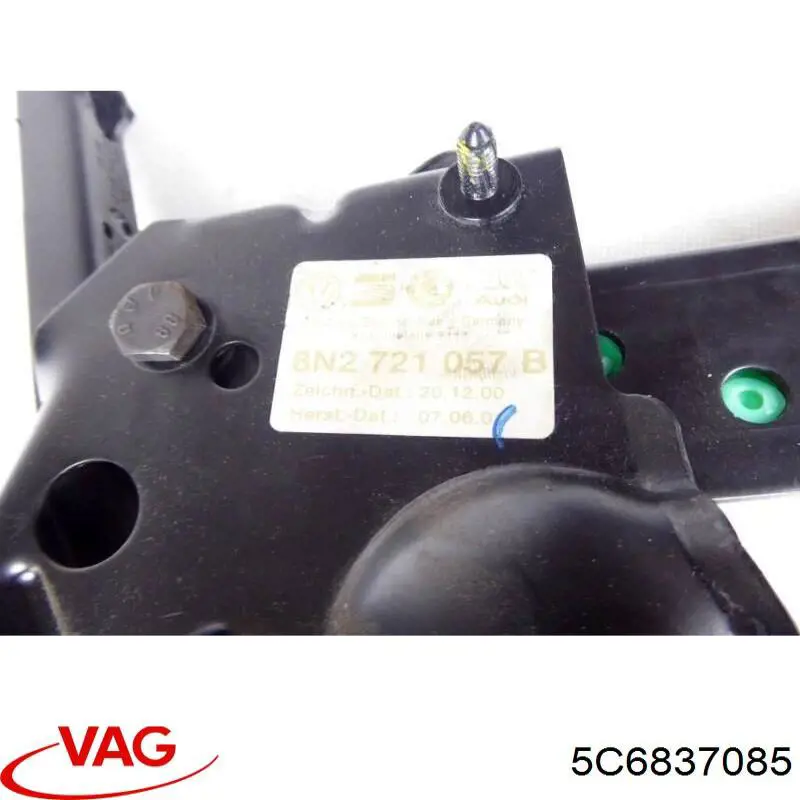Трос відкривання двері передньої 5C6837085 VAG
