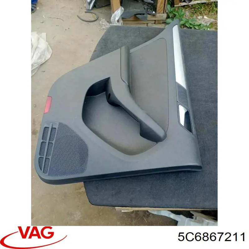 Обшивка-облицювання задніх дверей, правою, внутрішня 5C6867211 VAG