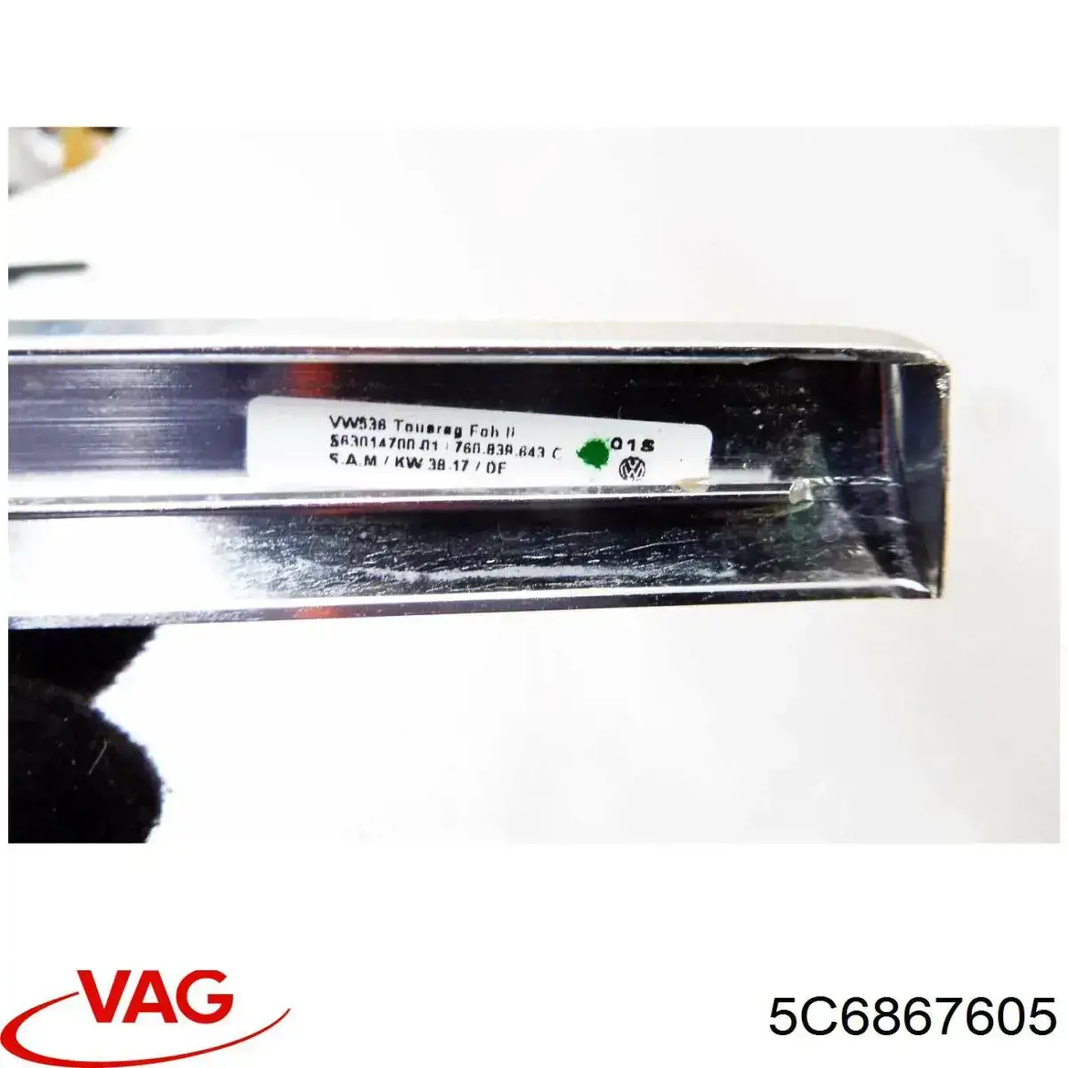 Обшивка-облицювання кришки багажника 5C6867605 VAG