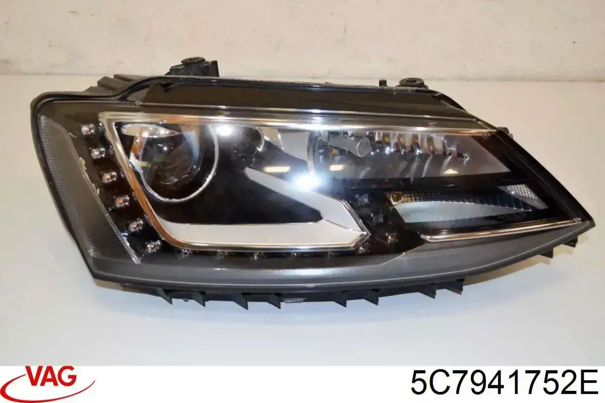 Фара правая VAG 5C7941752E ціна, від 354.74 USD