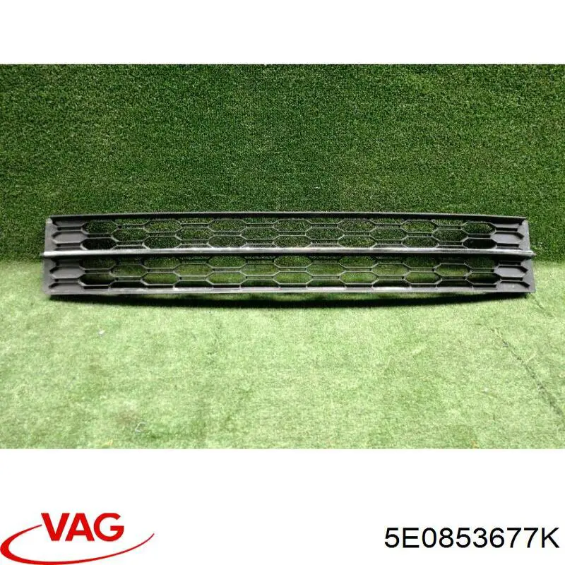 Решітка переднього бампера, центральна VAG 5E0853677K ціна, від 16.51 USD