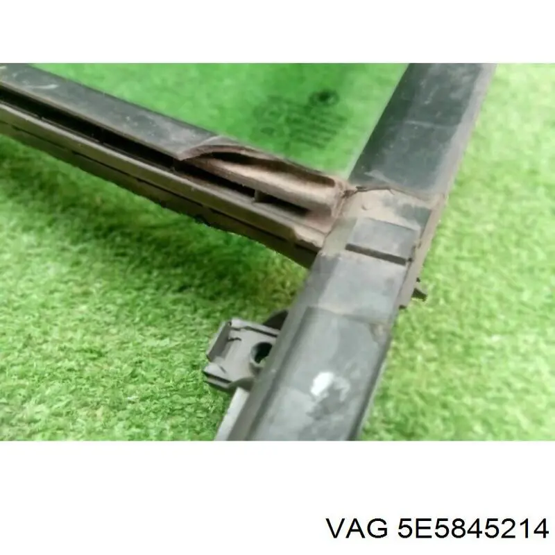 Задня кватирка права VAG 5E5845214 ціна, від 31.42 USD