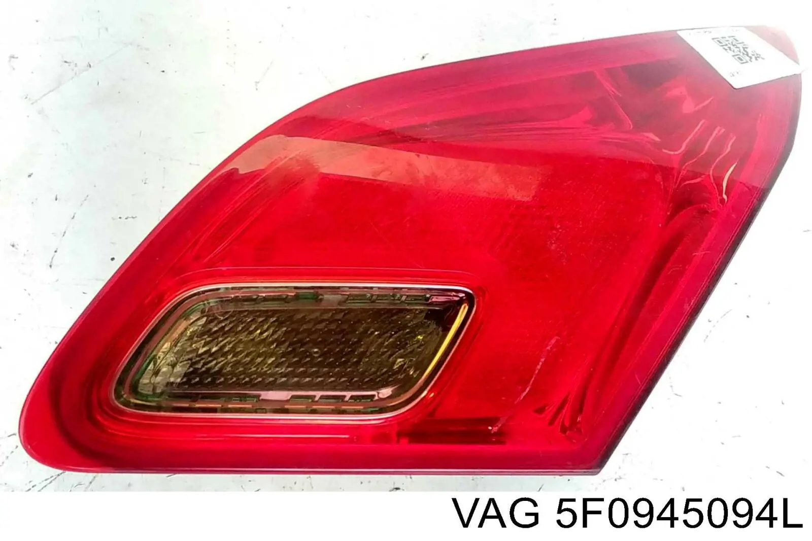 Купити 5F0945094L VAG Ліхтар задній внутрішній правий