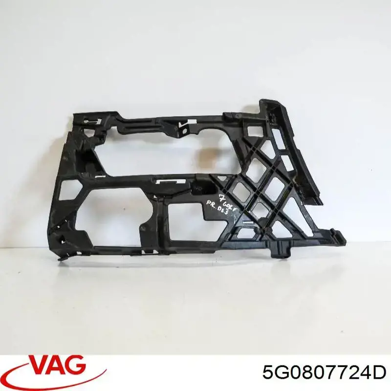 Купити 5G0807724D VAG Кронштейн бампера переднього, правий