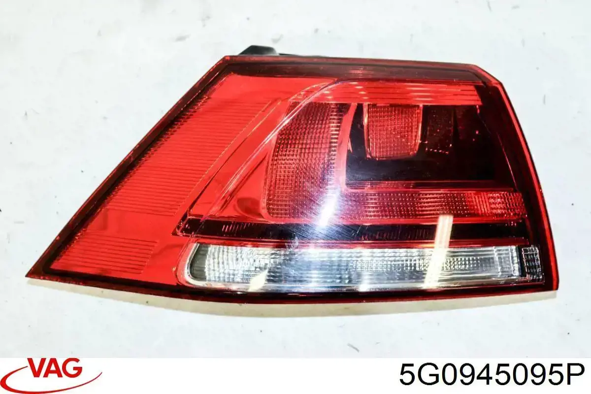 Ліхтар задній лівий, зовнішній 95C2876E Polcar