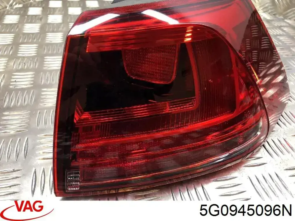 Ліхтар задній правий, зовнішній VAG 5G0945096N ціна, від 44.34 USD