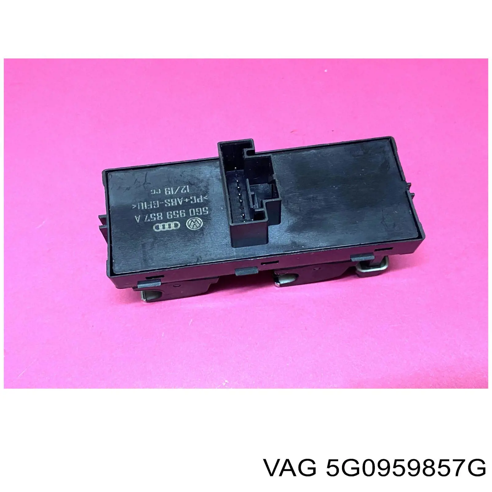 Кнопковий блок керування склопідіймачами передній лівий VAG 5G0959857G ціна, від 22.98 USD