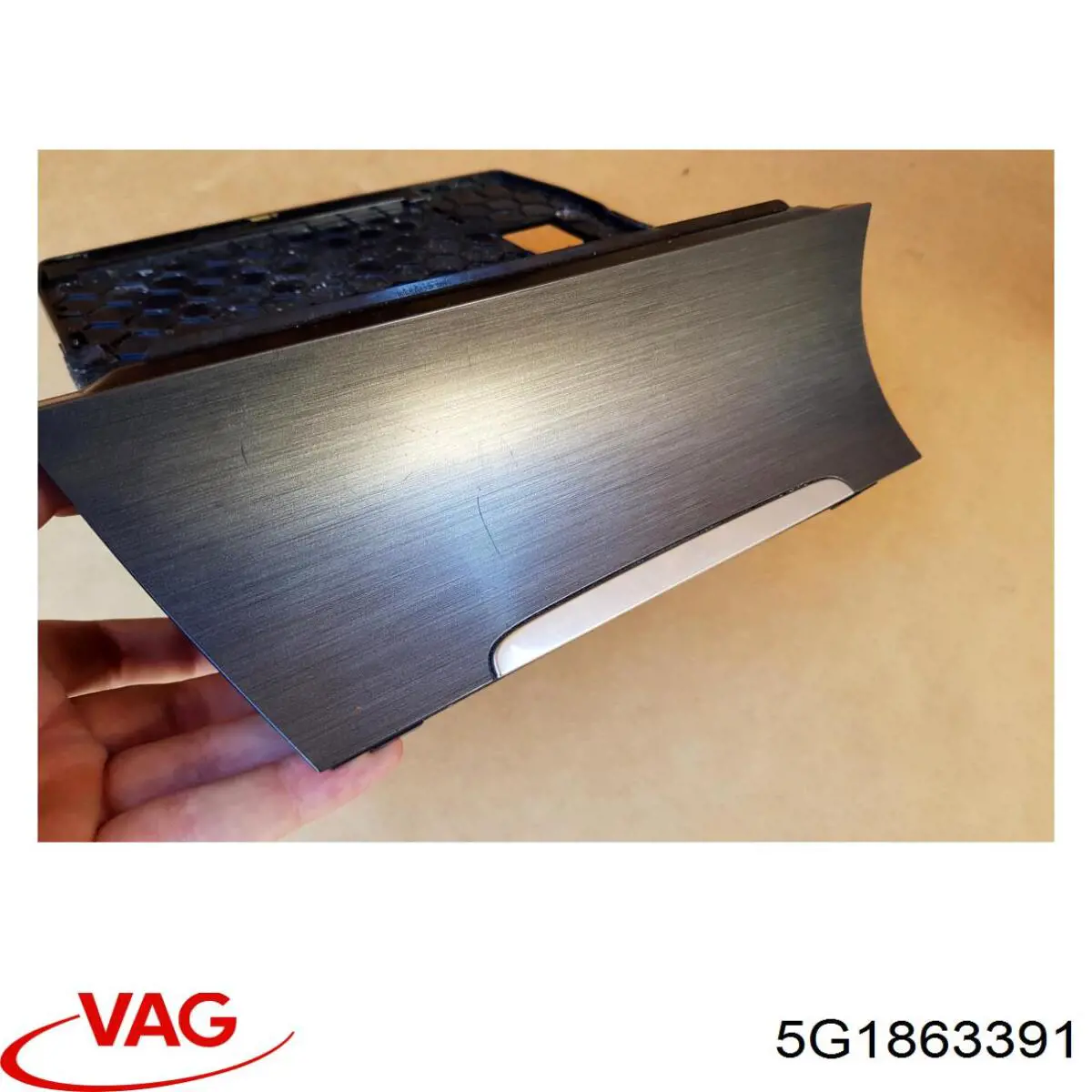 Попільничка центральної консолі VAG 5G1863391 ціна, від 16.47 USD