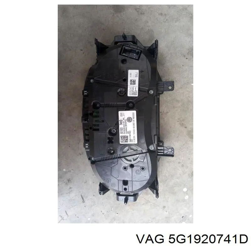 щиток приладу VAG 5G1920741D ціна, від 93.22 USD