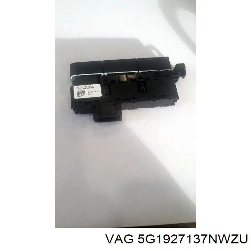 Блок кнопок центральної консолі VAG 5G1927137NWZU ціна, від 19.75 USD
