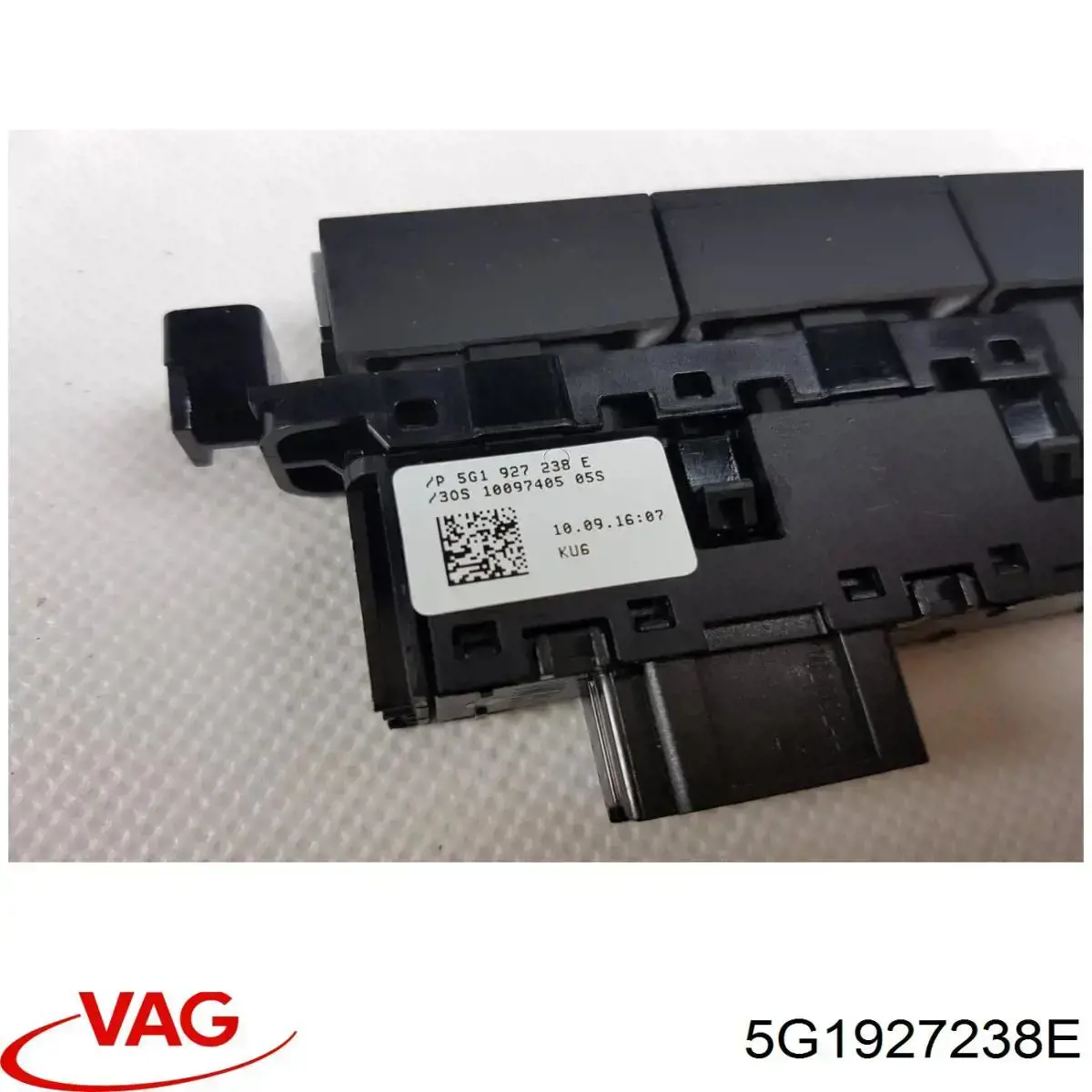 Блок кнопок центральної консолі VAG 5G1927238E ціна, від 12.56 USD