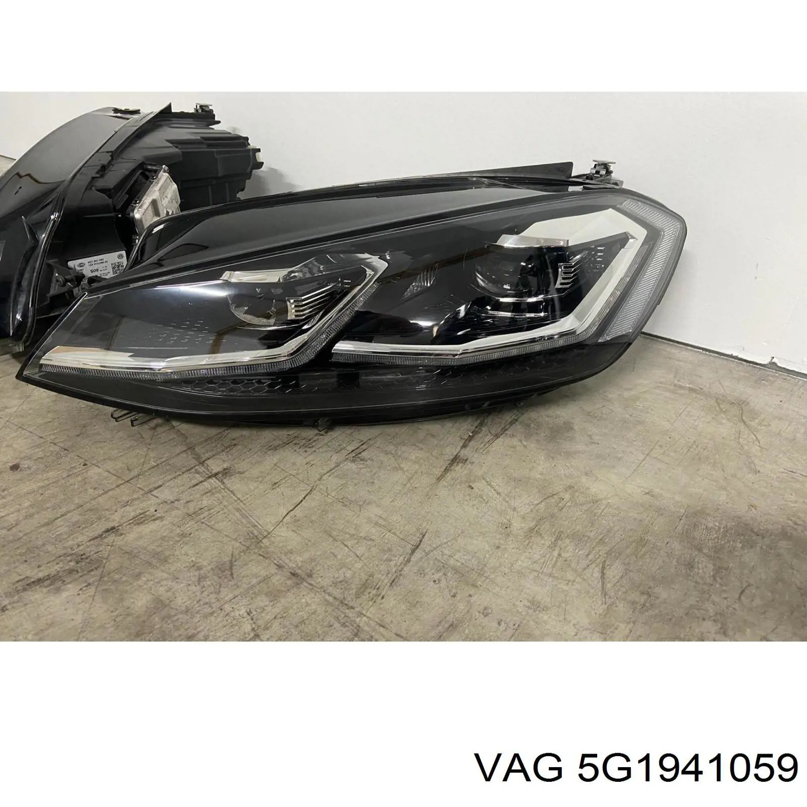 Фари HELLA 1ZX013924211 ціна, від 451.47 USD