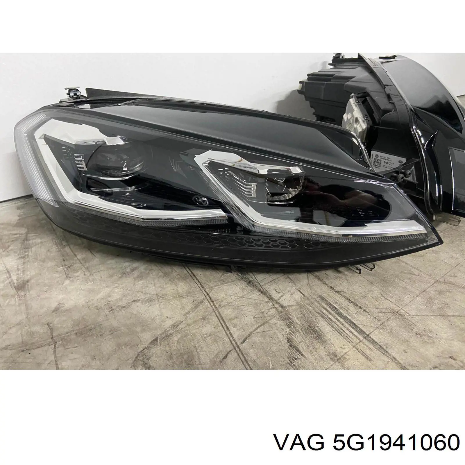Основна фара - вставка VAG 5G1941060 ціна, від 1249.93 USD