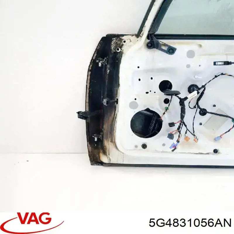 Двері передні, праві VAG 5G4831056AL ціна, від 402.88 USD