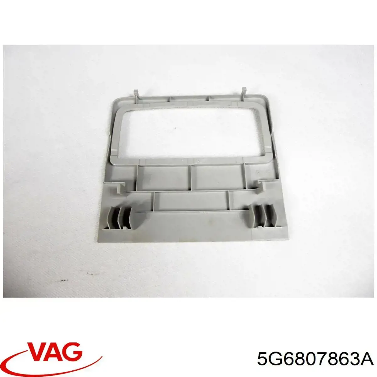 Кронштейн бампера заднього, центральний 5G6807863A VAG