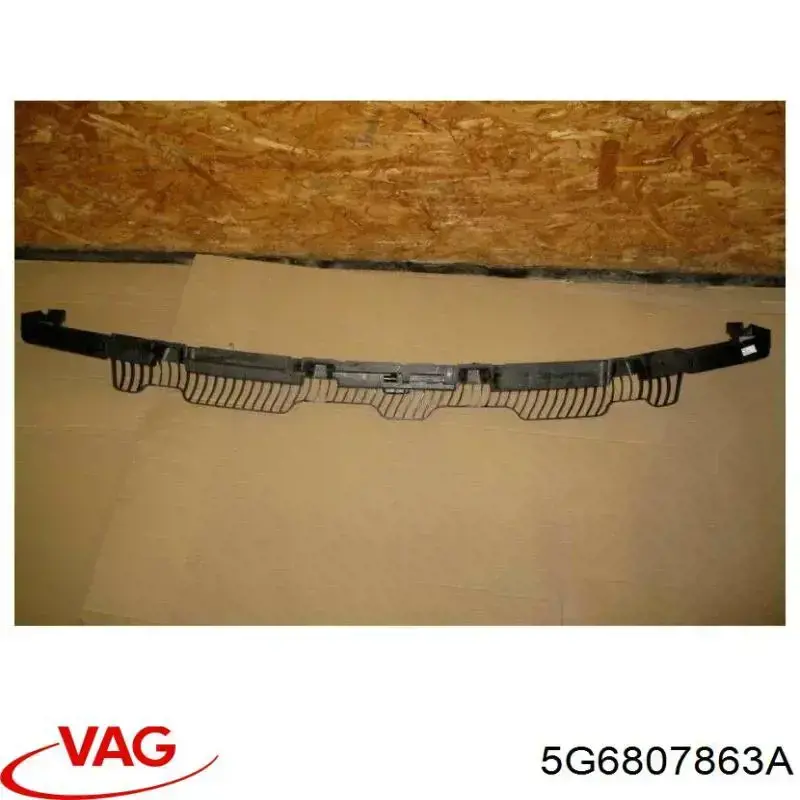 Кронштейн бампера заднього, центральний 5G6807863A VAG