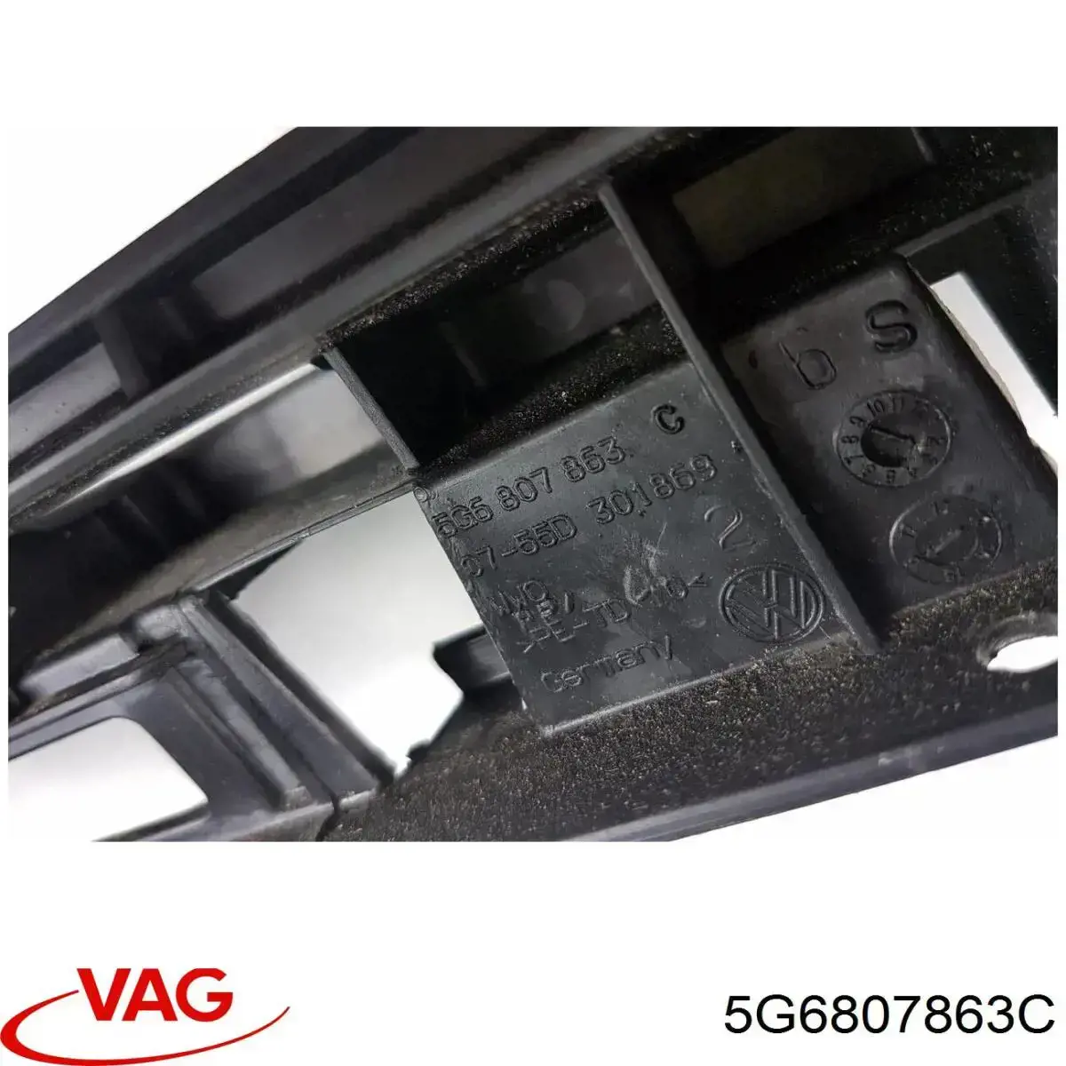 5G6807863C VAG Кронштейн бампера заднього, центральний