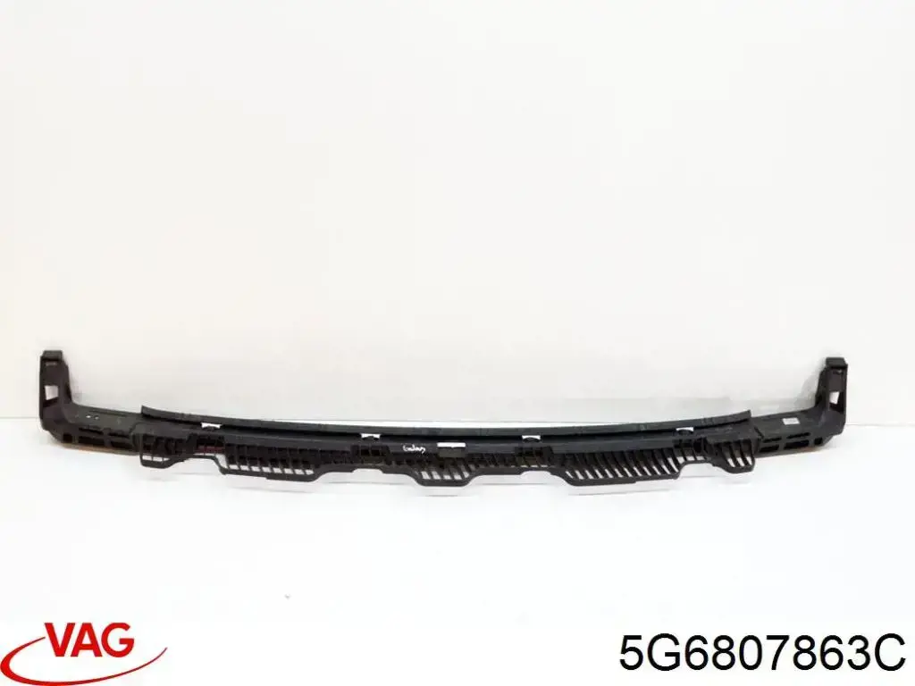 Кронштейн бампера заднього, центральний VAG 5G6807863C