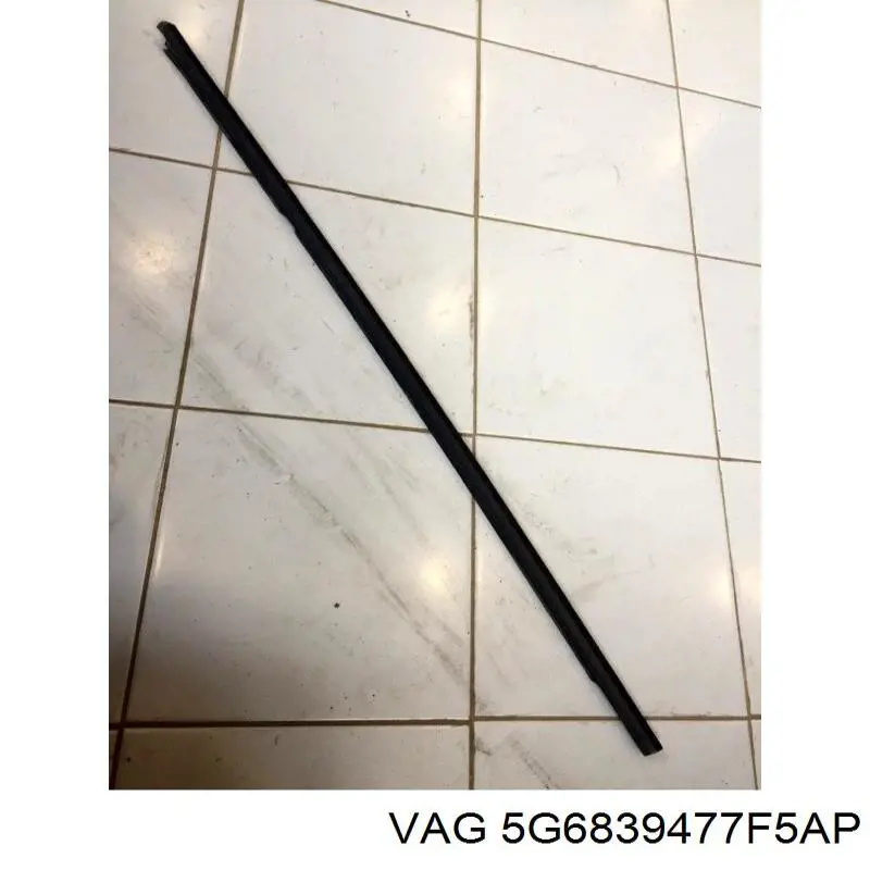 Купити 5G6839477D5AP VAG Молдинг опускного скла нижній, двері задньої, лівої