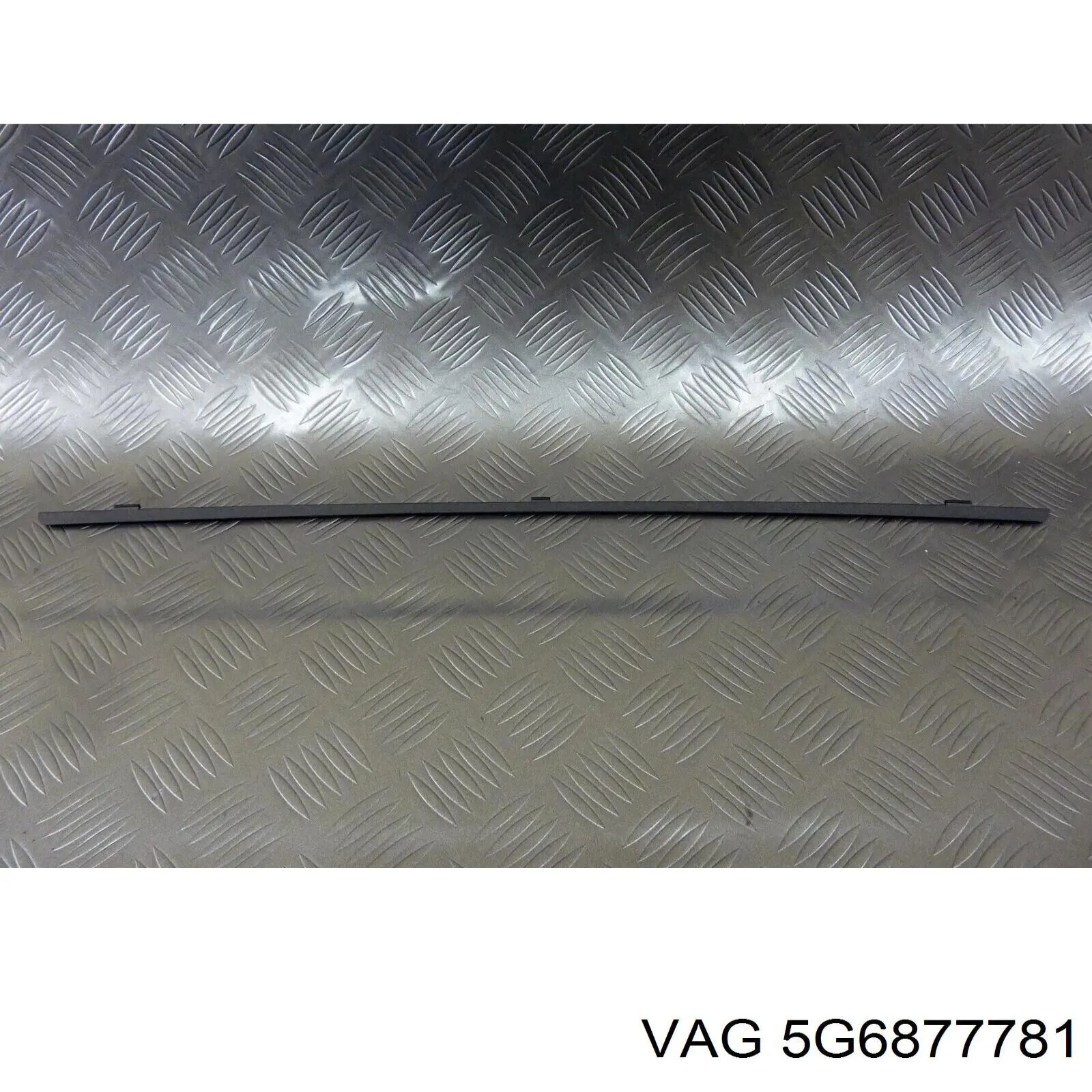 5G6877781 VAG 