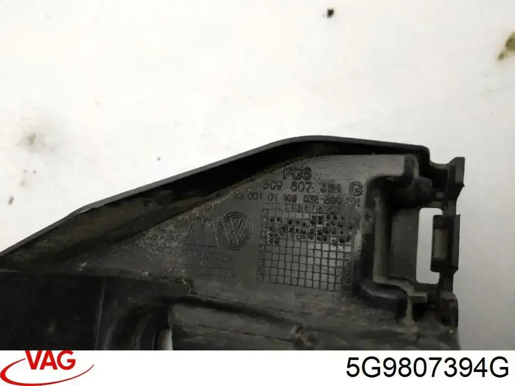 Кронштейн бампера заднього, правий 5G9807394G VAG