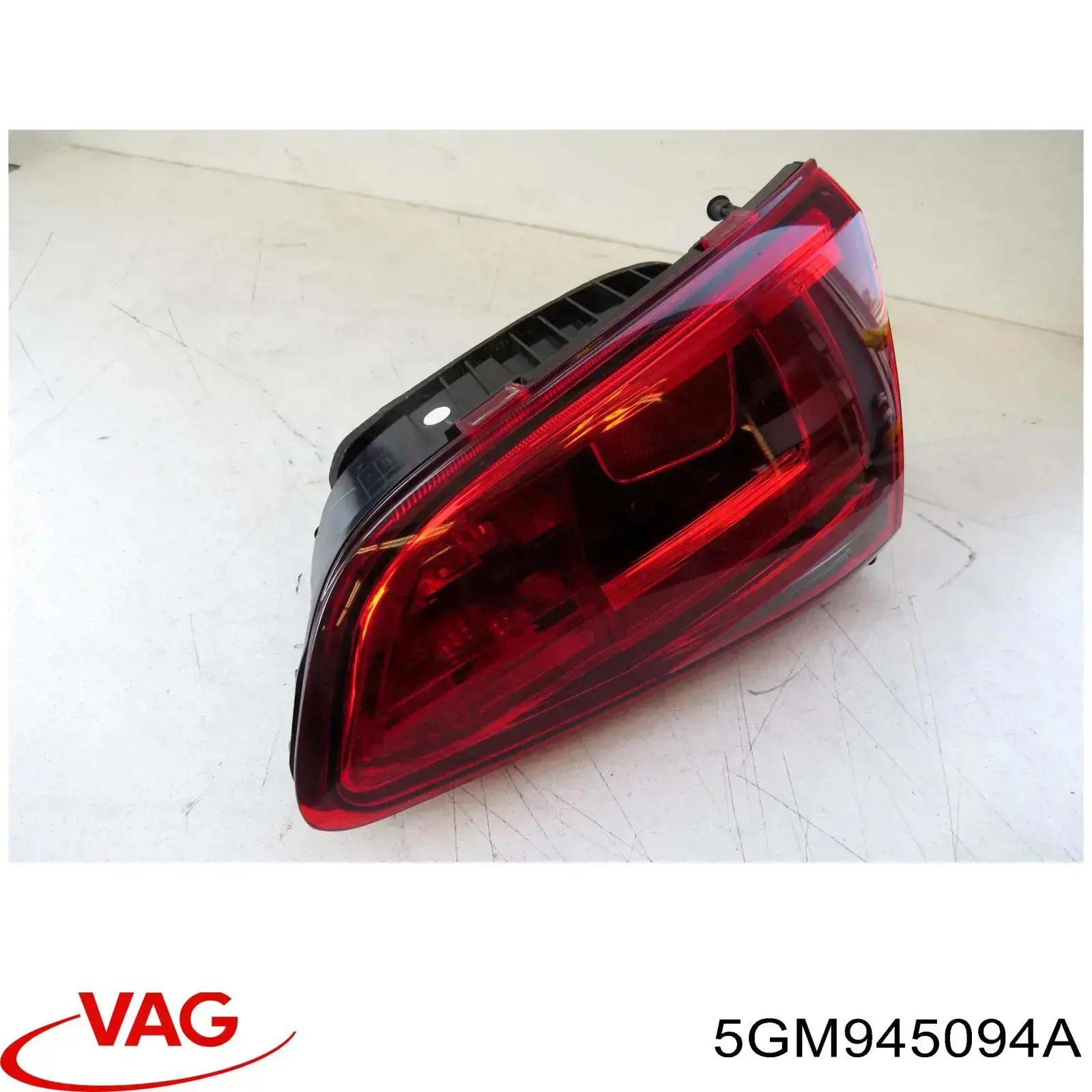 Стоп задній VAG 5GM945094A ціна, від 13.80 USD