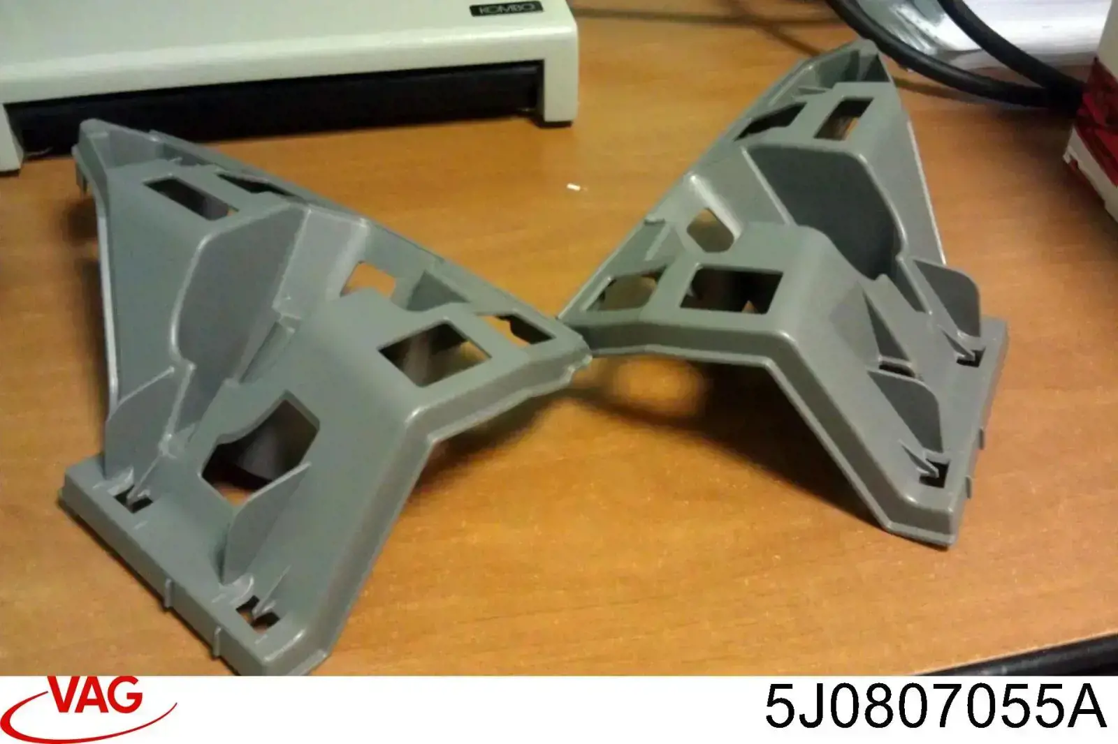 Кронштейн бампера переднього, лівий VAG 5J0807055A ціна, від 4.87 USD