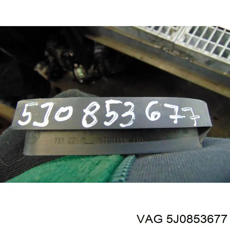 Купити 5J0853677 VAG Решітка переднього бампера, центральна