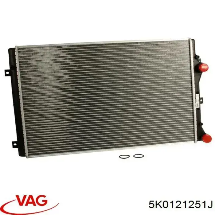 Купити 5K0121251J VAG Радіатор двигуна