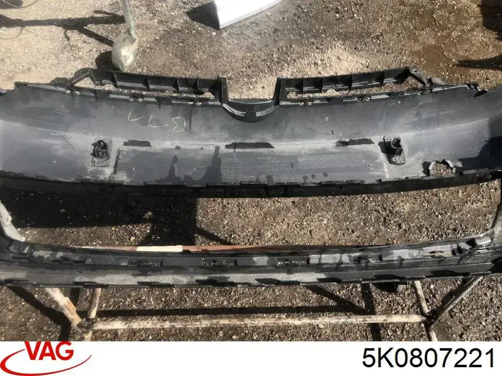 Бампер передній VAG 5K0807221
