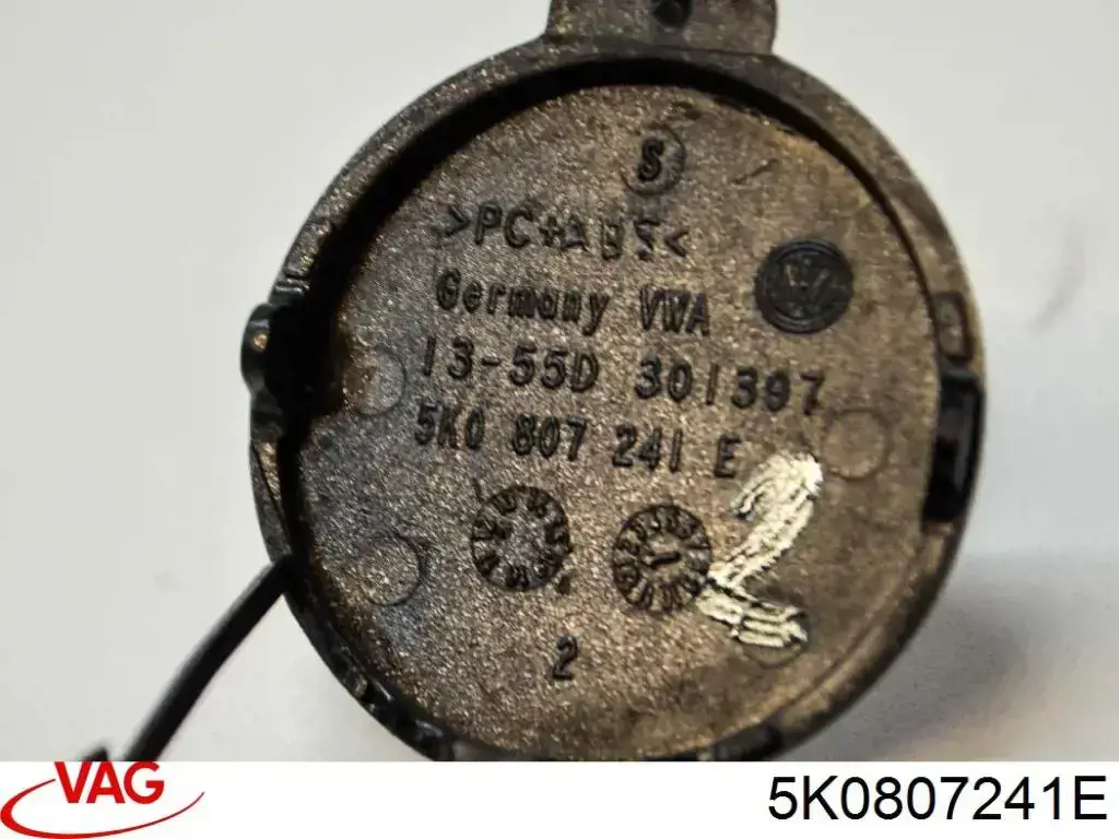 Заглушка бампера буксирувального гака, передня VAG 5K0807241E ціна, від 12.65 USD