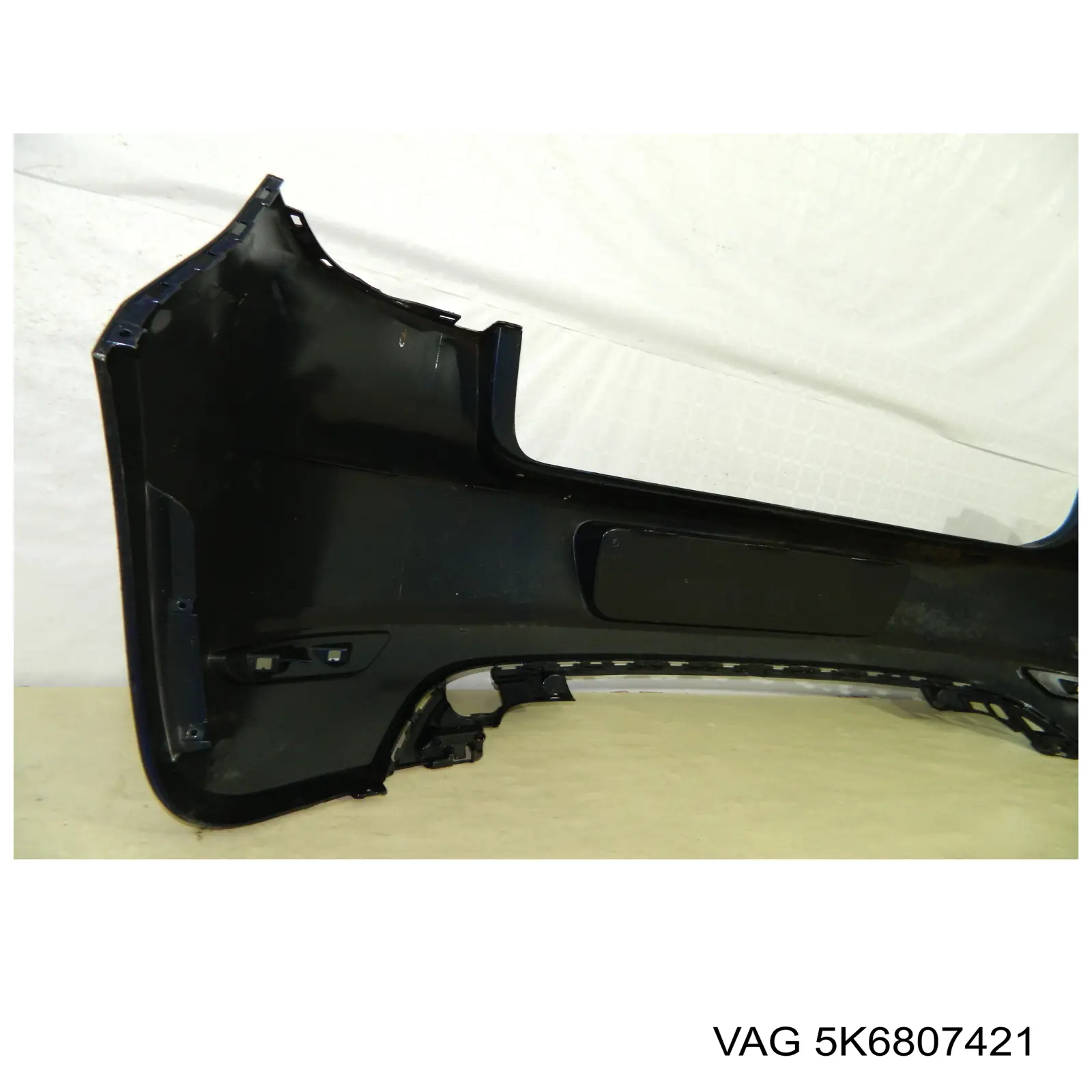 Бампер задній VAG 5K6807421