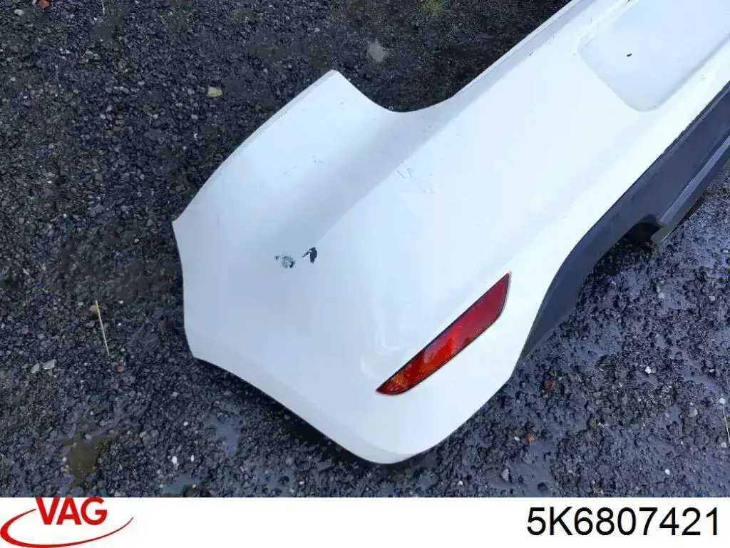 Задній бампер 5K6807421 VAG