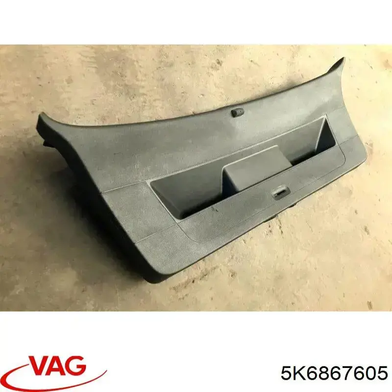 Обшивка-облицювання кришки багажника 5K6867605 VAG