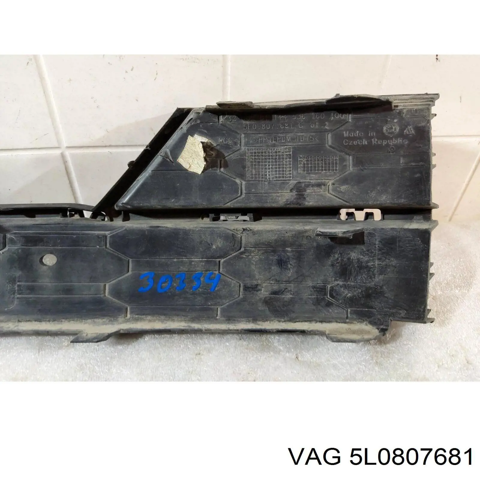 5L0807681 VAG Решітка переднього бампера, ліва