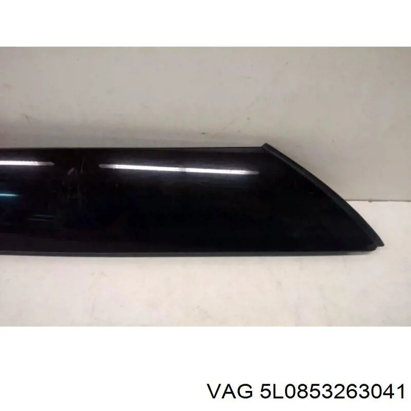 Накладка стійки кузова зовнішня, передня ліва VAG 5L0853263041