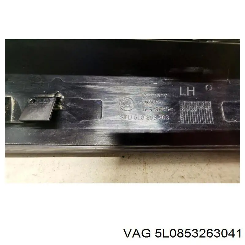 Накладка стійки кузова зовнішня, передня ліва 5L0853263041 VAG