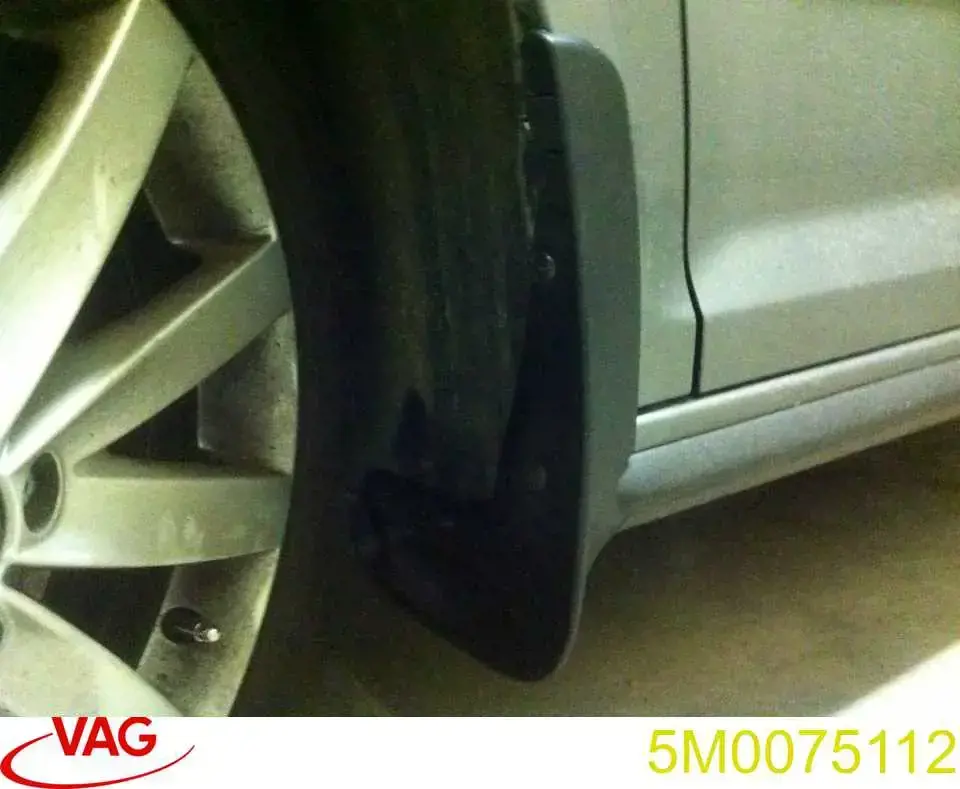 Купити 5M0075112 VAG Бризковики передніх коліс