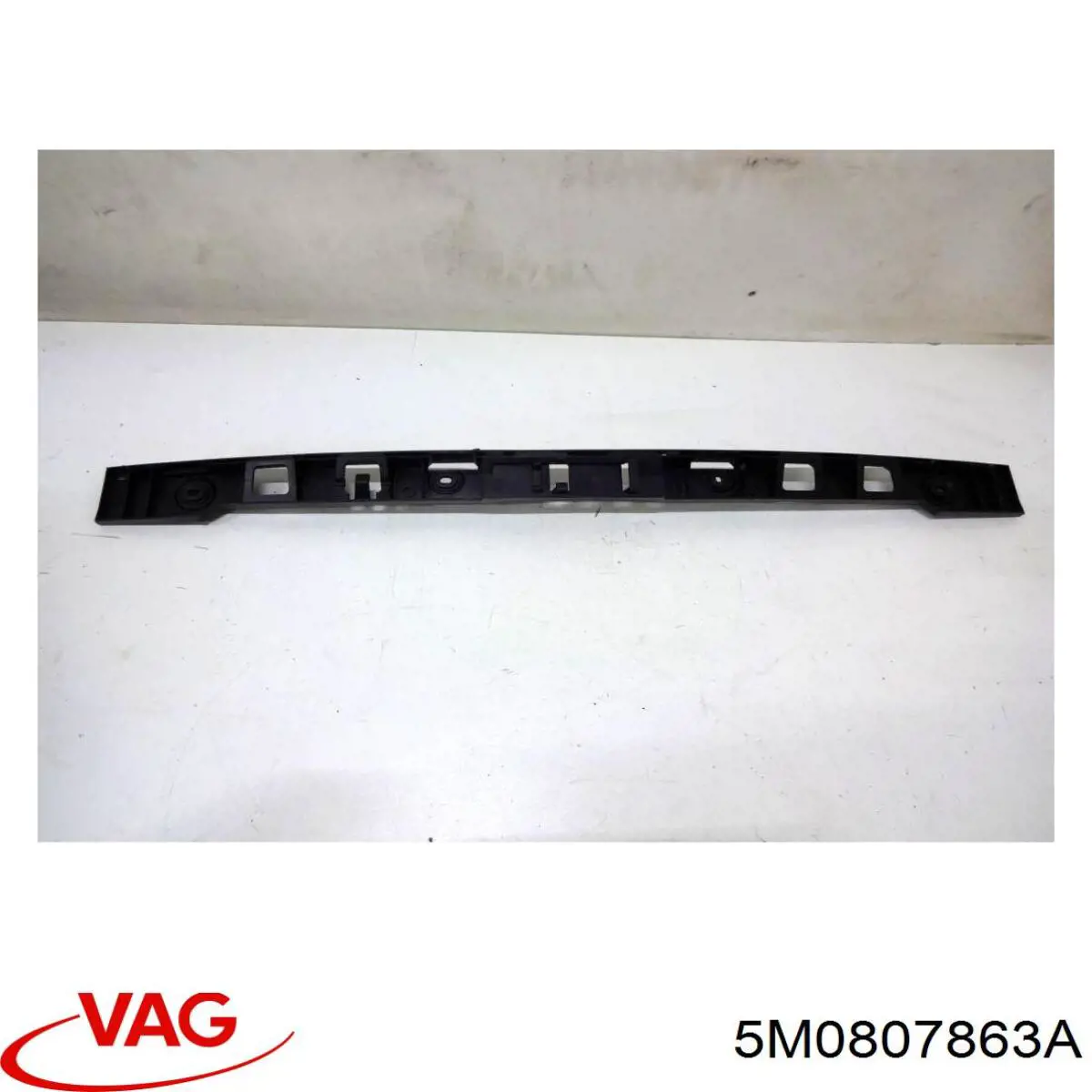 Кронштейн бампера заднього, центральний VAG 5M0807863 ціна, від 16.05 USD