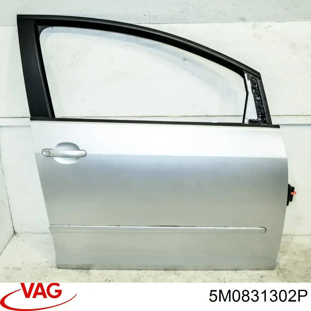 5M0831302P VAG Пасажирські передні двері