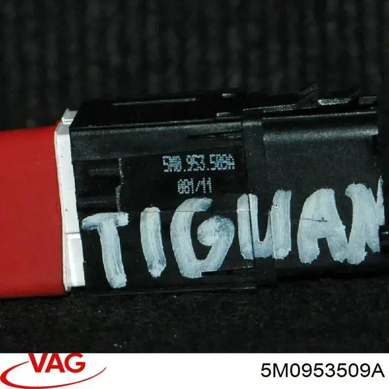  Кнопка аварійки Volkswagen Tiguan 1