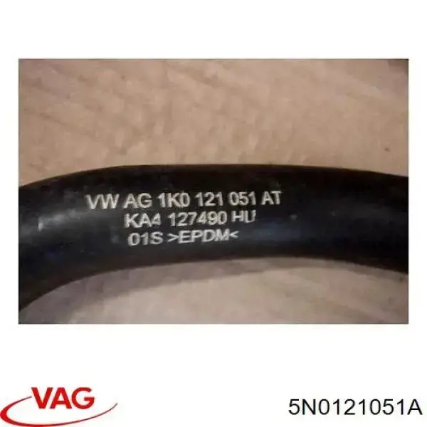 Патрубок системи охолодження VAG 5N0121051A