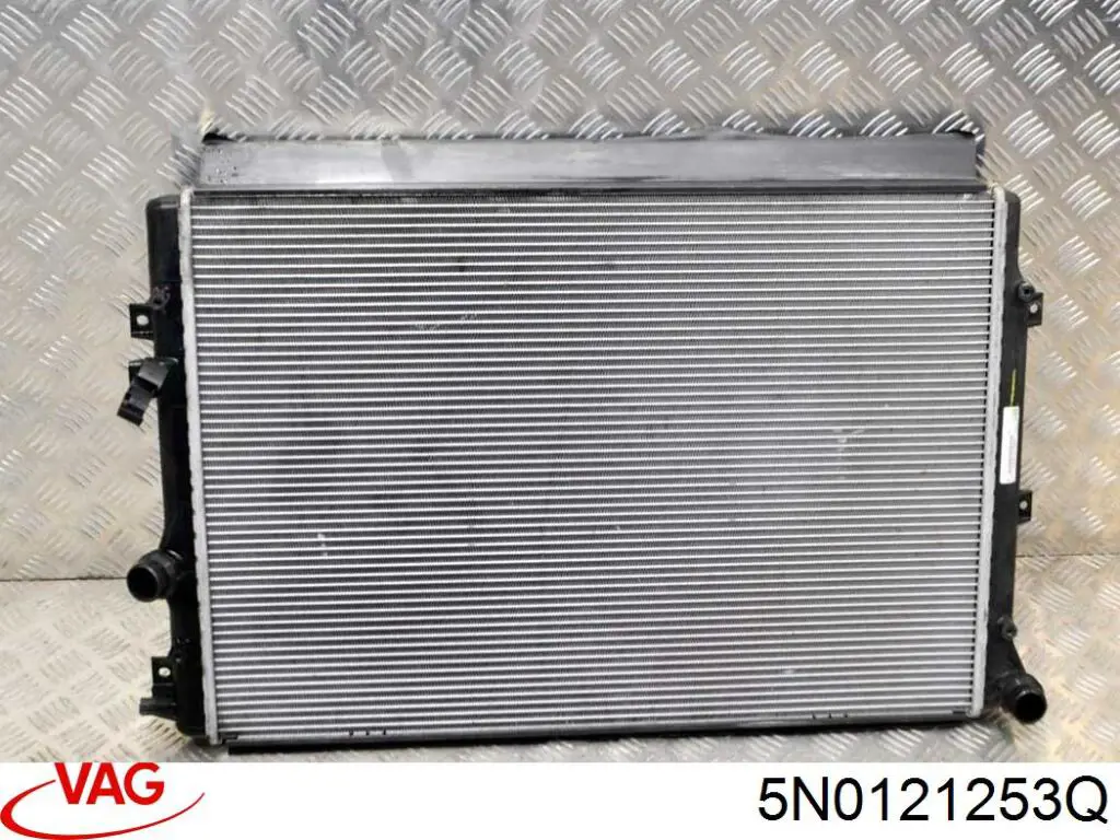 Радіатор 5N0121253Q VAG