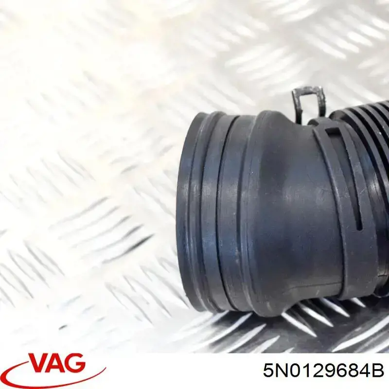 Патрубок повітряний, вихід повітряного фільтра 5N0129684B VAG