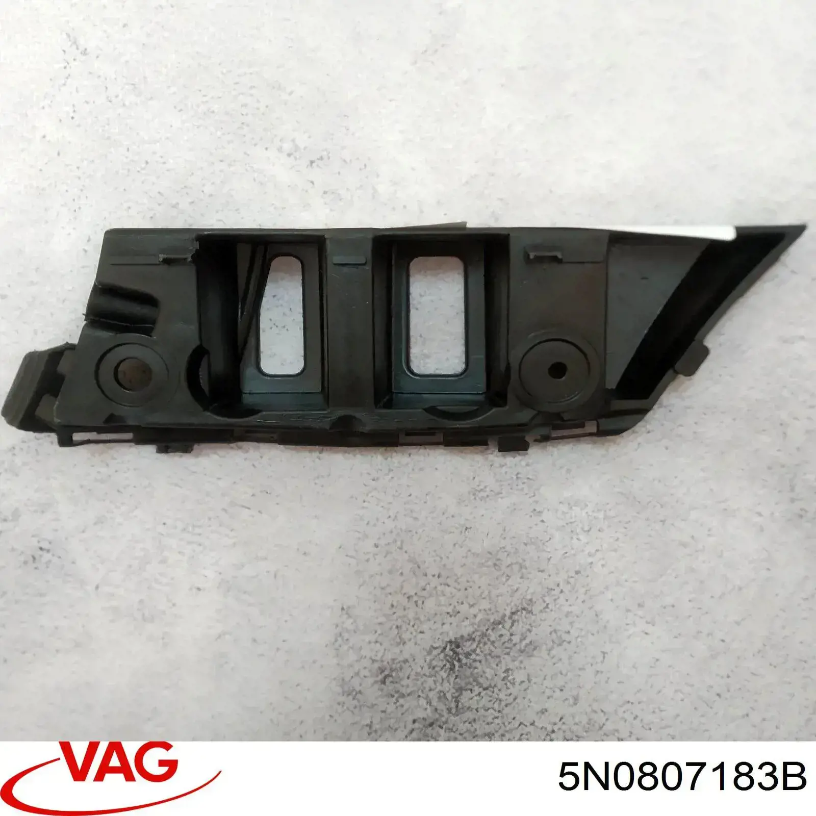 Купити 5N0807183B VAG Направляюча переднього бампера, ліва