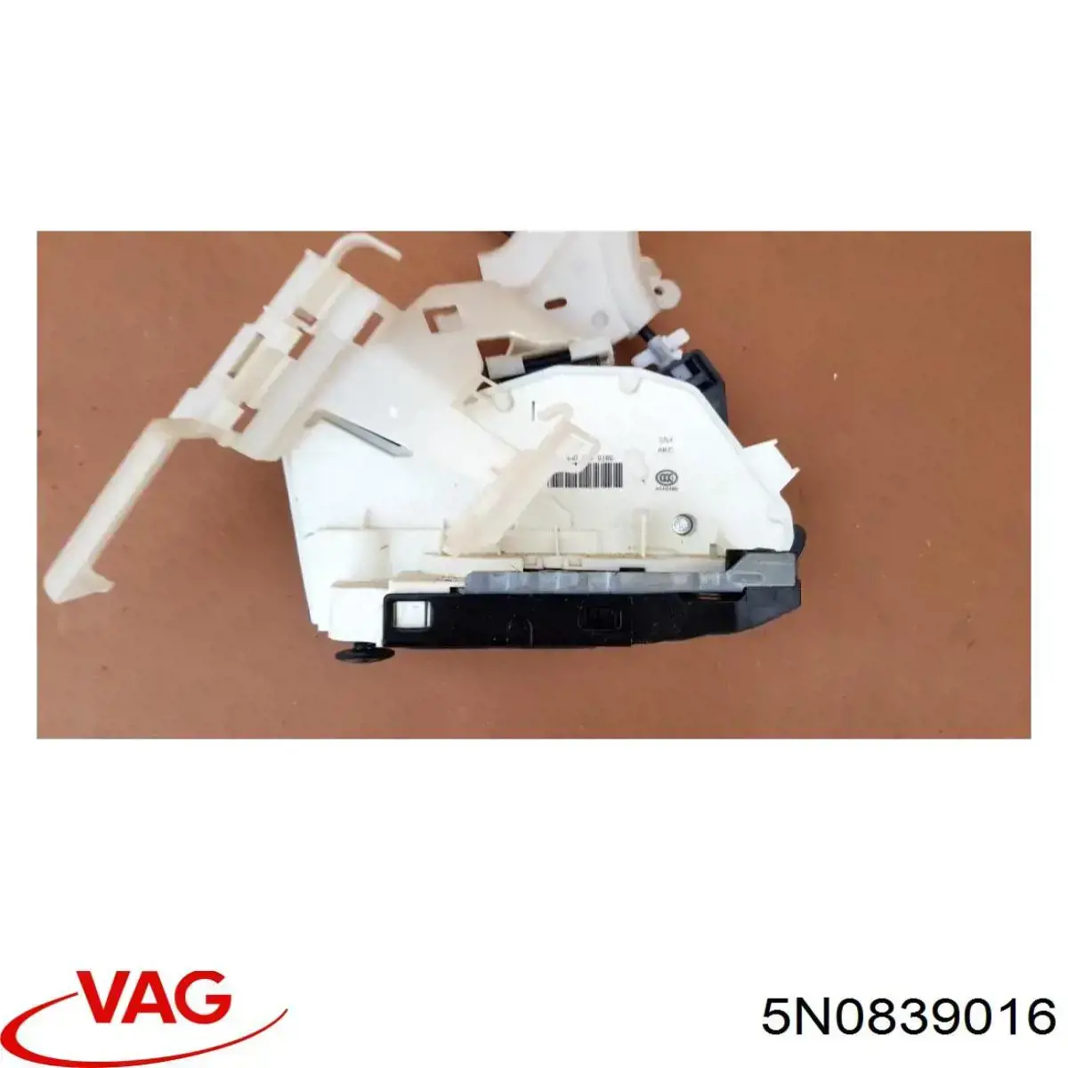 Замок задньої дверї, правої 5N0839016 VAG