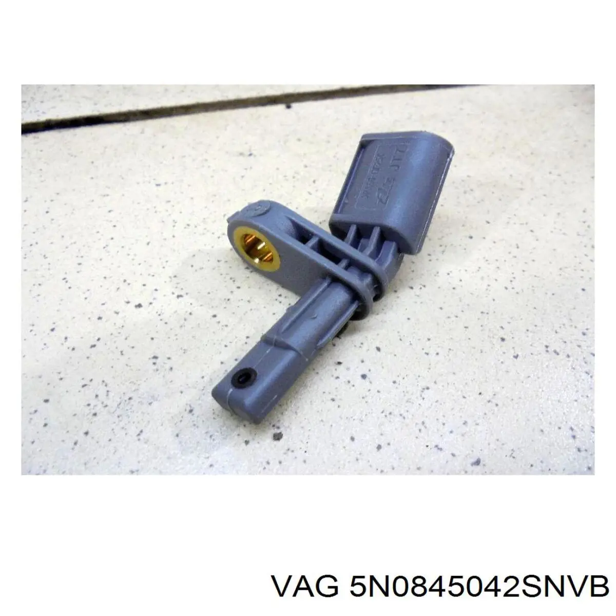 Скло багажного відсіку, праве 5N0845042SNVB VAG