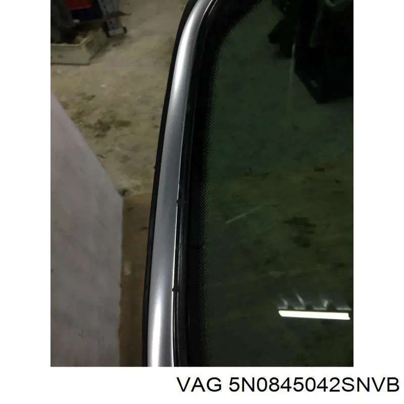 Скло багажного відсіку, праве VAG 5N0845042SNVB ціна, від 33.33 USD