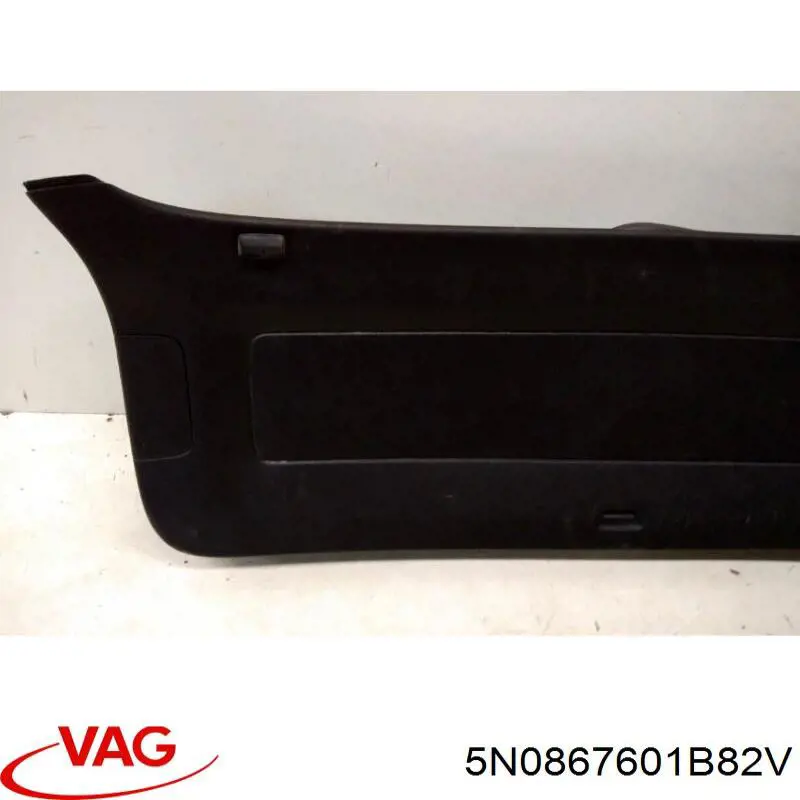 5N0867601B82V VAG Пластик п'ятих дверей